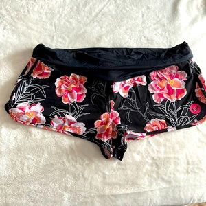 Roxy Black & Pink Floral boardshorts size XL